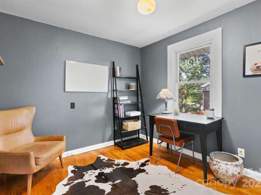 26 Oteen Park Place, Asheville, NC 28805.  MLS# CAR4292773, YatesRealty ID 34540. 