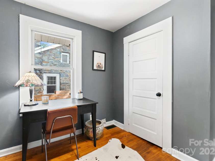 26 Oteen Park Place, Asheville, NC 28805.  MLS# CAR4292773, YatesRealty ID 34540. 