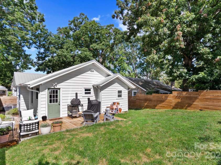 26 Oteen Park Place, Asheville, NC 28805.  MLS# CAR4292773, YatesRealty ID 34540. 