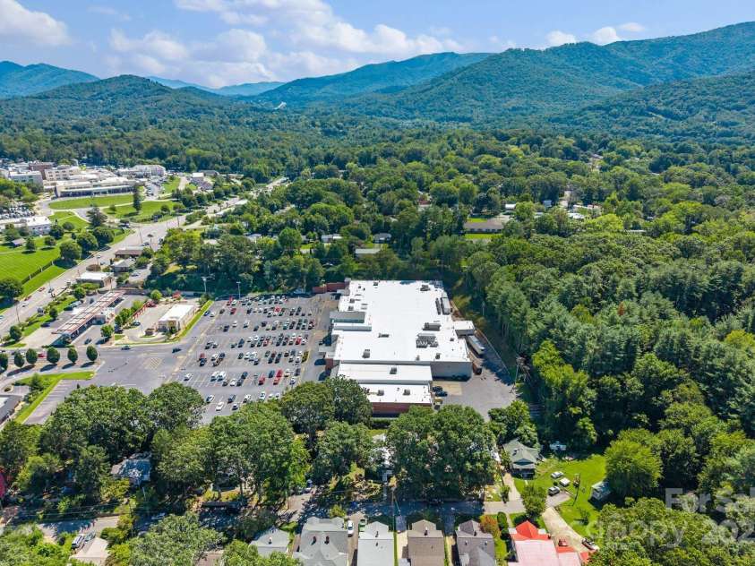 26 Oteen Park Place, Asheville, NC 28805.  MLS# CAR4292773, YatesRealty ID 34540. 