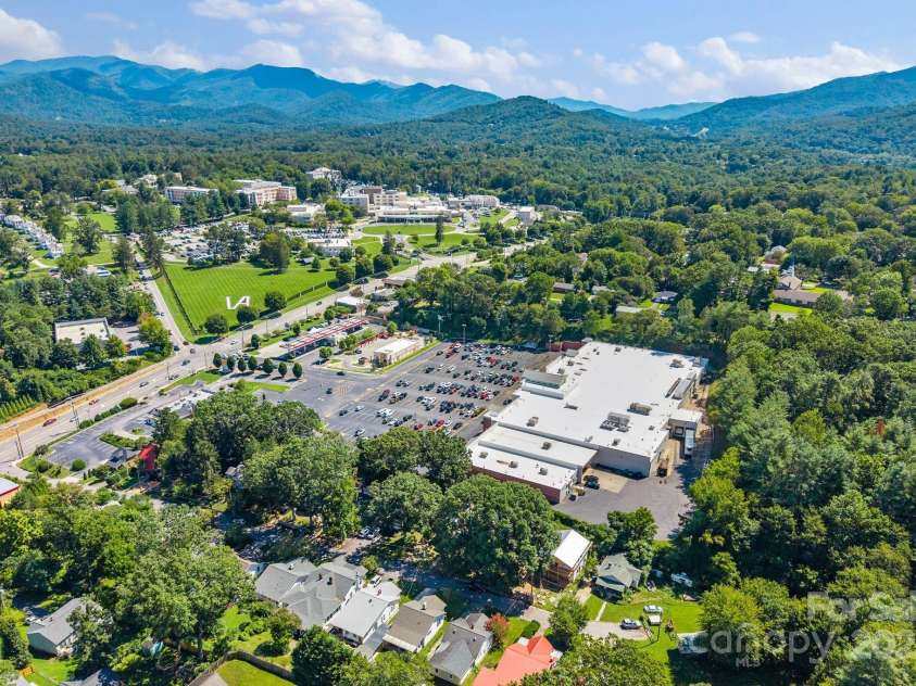 26 Oteen Park Place, Asheville, NC 28805.  MLS# CAR4292773, YatesRealty ID 34540. 