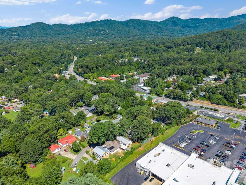 26 Oteen Park Place, Asheville, NC 28805.  MLS# CAR4292773, YatesRealty ID 34540. 