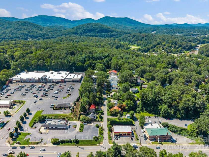 26 Oteen Park Place, Asheville, NC 28805.  MLS# CAR4292773, YatesRealty ID 34540. 