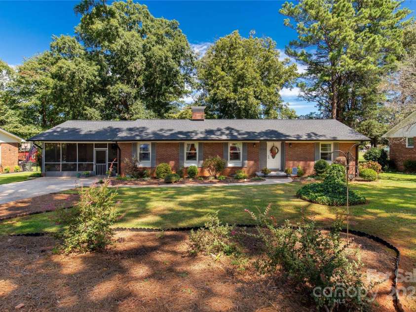 1033 Christopher Circle, Rock Hill, SC 29730.  MLS# CAR4283389, YatesRealty ID 34541. 