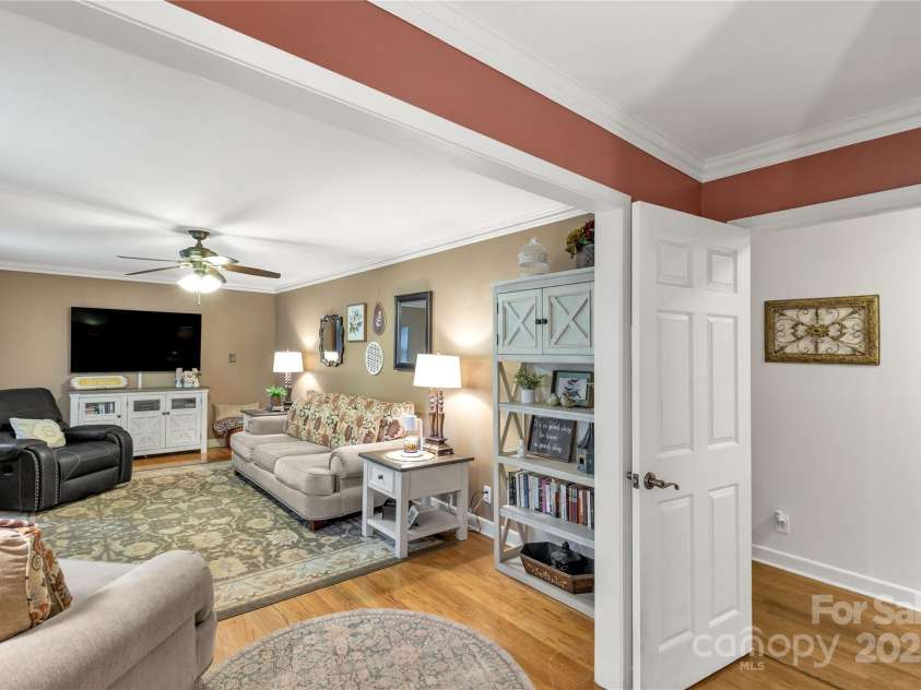 1033 Christopher Circle, Rock Hill, SC 29730.  MLS# CAR4283389, YatesRealty ID 34541. 