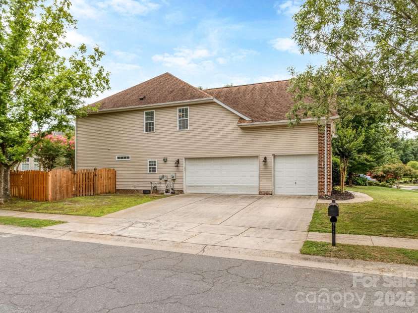 4027 Riseley Lane, Charlotte, NC 28270.  MLS# CAR4398348, YatesRealty ID 34541. 