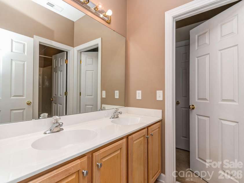 4027 Riseley Lane, Charlotte, NC 28270.  MLS# CAR4398348, YatesRealty ID 34541. 