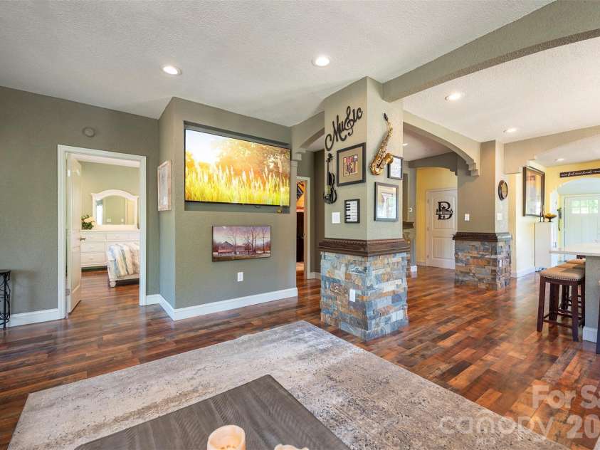 65 Walnut Street, Marion, NC 28752.  MLS# CAR4394484, YatesRealty ID 34542. 