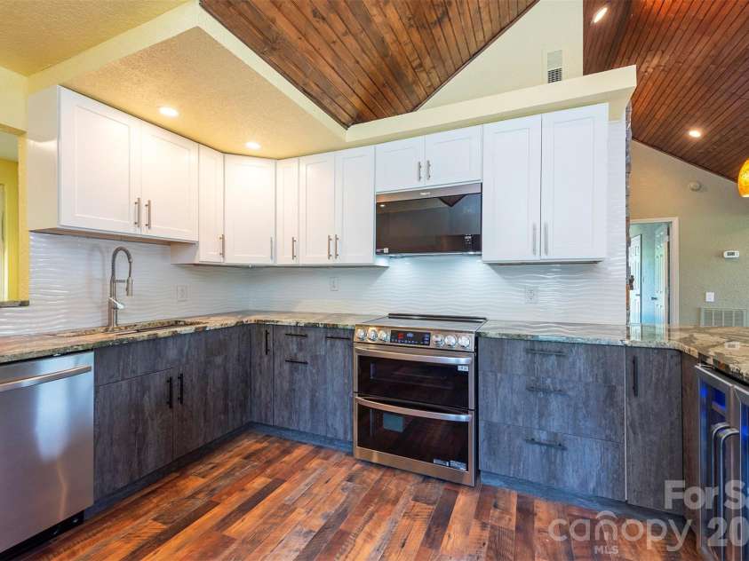 65 Walnut Street, Marion, NC 28752.  MLS# CAR4394484, YatesRealty ID 34542. 