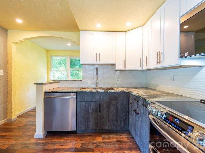 65 Walnut Street, Marion, NC 28752.  MLS# CAR4394484, YatesRealty ID 34542. 