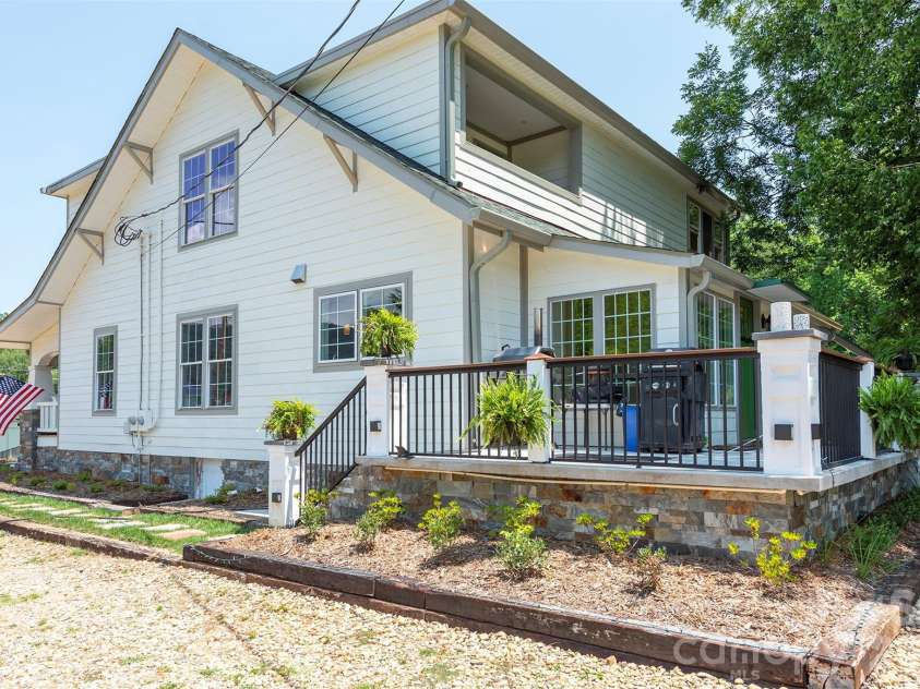 65 Walnut Street, Marion, NC 28752.  MLS# CAR4394484, YatesRealty ID 34542. 