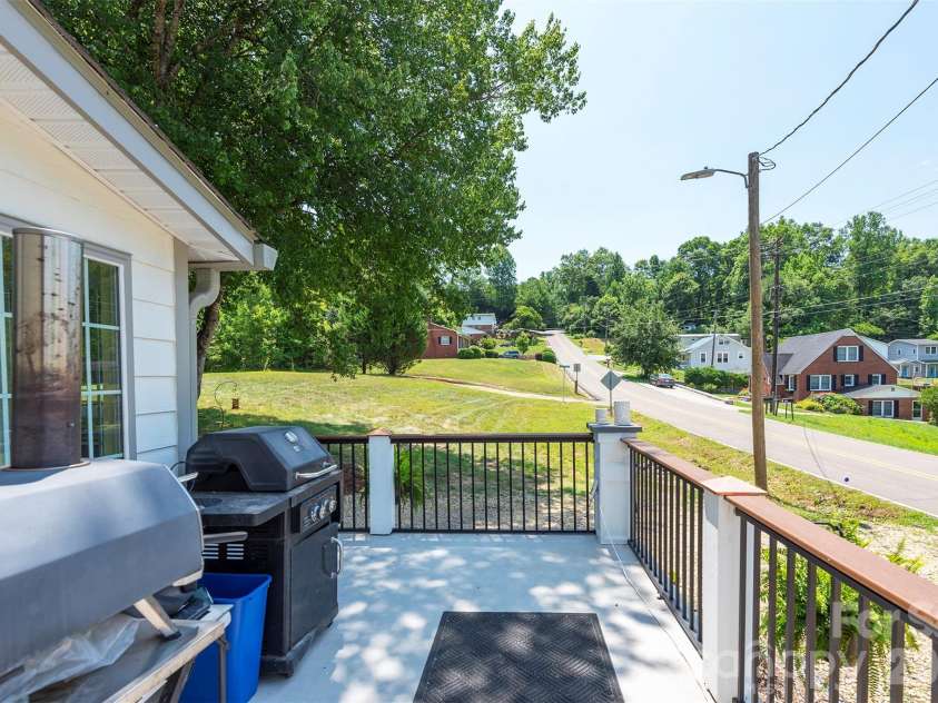 65 Walnut Street, Marion, NC 28752.  MLS# CAR4394484, YatesRealty ID 34542. 