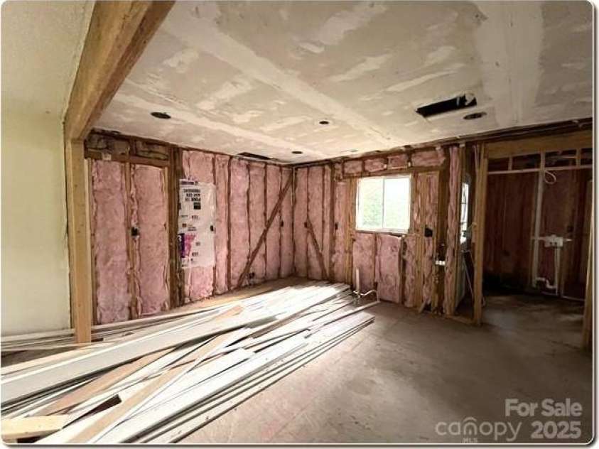 739 Kings Mountain Street, Clover, SC 29710.  MLS# CAR4268912, YatesRealty ID 34543. 