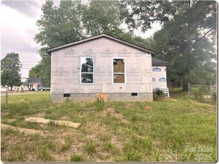 739 Kings Mountain Street, Clover, SC 29710.  MLS# CAR4268912, YatesRealty ID 34543. 