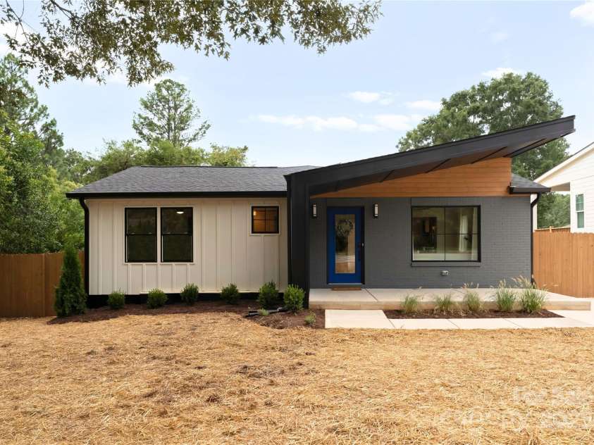 2808 Hilliard Drive, Charlotte, NC 28205.  MLS# CAR4294763, YatesRealty ID 34544. 
