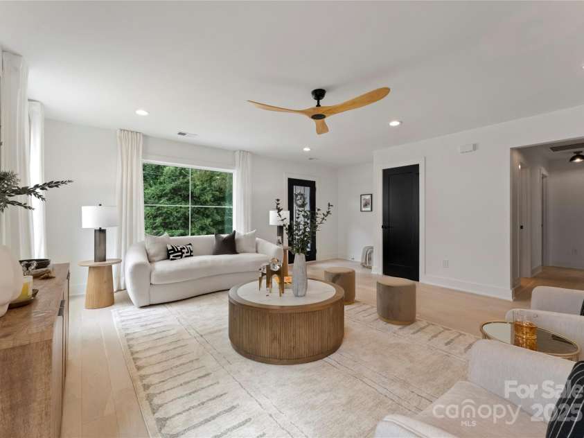 2808 Hilliard Drive, Charlotte, NC 28205.  MLS# CAR4294763, YatesRealty ID 34544. 