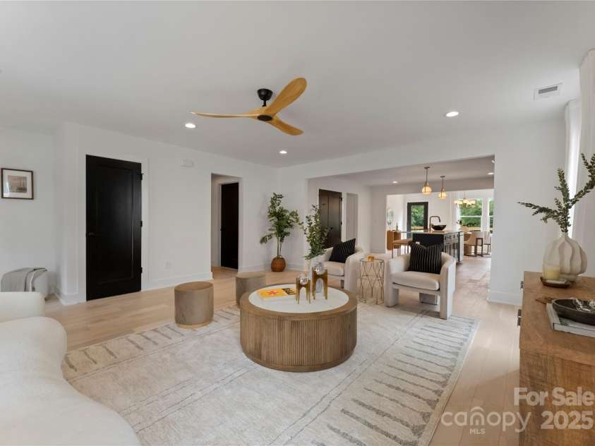2808 Hilliard Drive, Charlotte, NC 28205.  MLS# CAR4294763, YatesRealty ID 34544. 