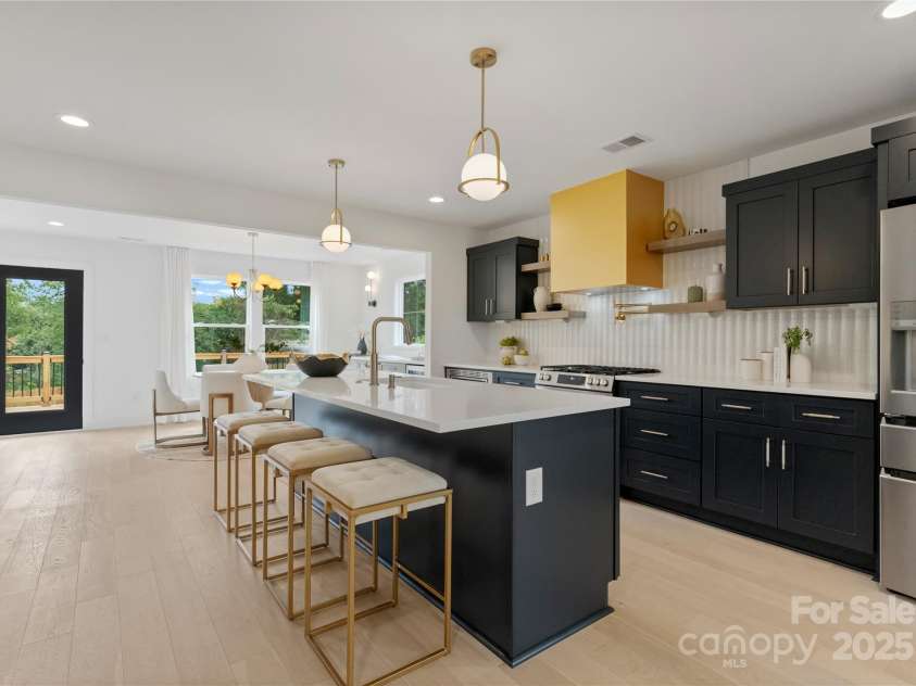 2808 Hilliard Drive, Charlotte, NC 28205.  MLS# CAR4294763, YatesRealty ID 34544. 