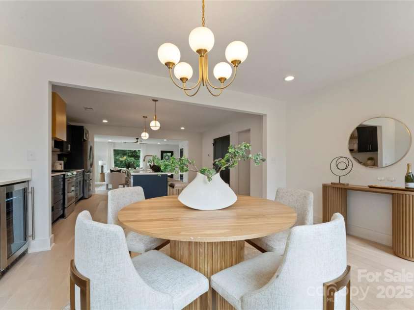 2808 Hilliard Drive, Charlotte, NC 28205.  MLS# CAR4294763, YatesRealty ID 34544. 