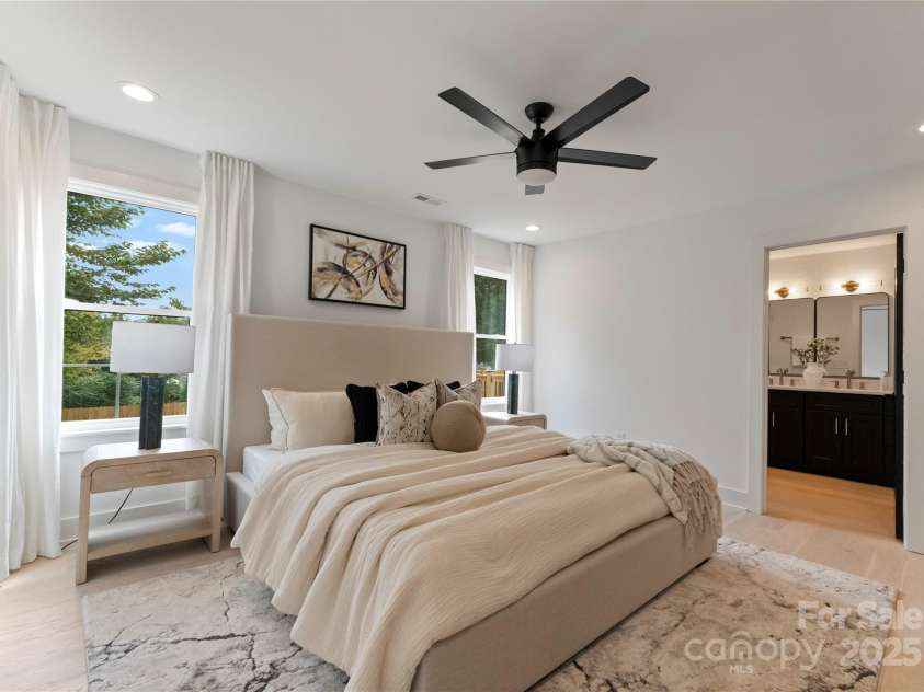 2808 Hilliard Drive, Charlotte, NC 28205.  MLS# CAR4294763, YatesRealty ID 34544. 