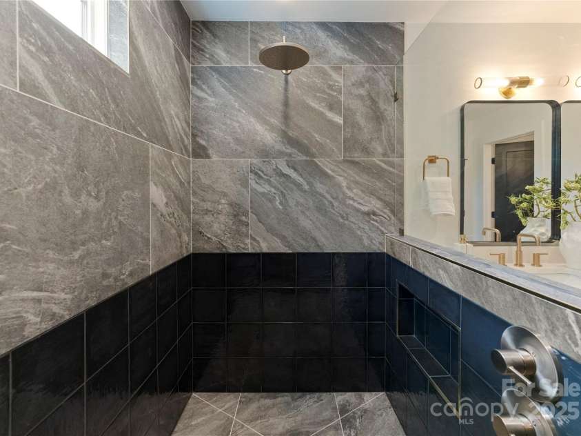 2808 Hilliard Drive, Charlotte, NC 28205.  MLS# CAR4294763, YatesRealty ID 34544. 