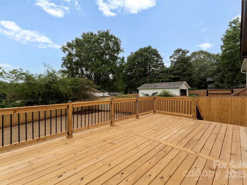 2808 Hilliard Drive, Charlotte, NC 28205.  MLS# CAR4294763, YatesRealty ID 34544. 
