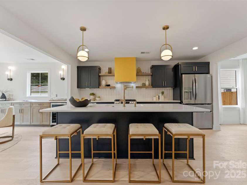 2808 Hilliard Drive, Charlotte, NC 28205.  MLS# CAR4294763, YatesRealty ID 34544. Entertaining