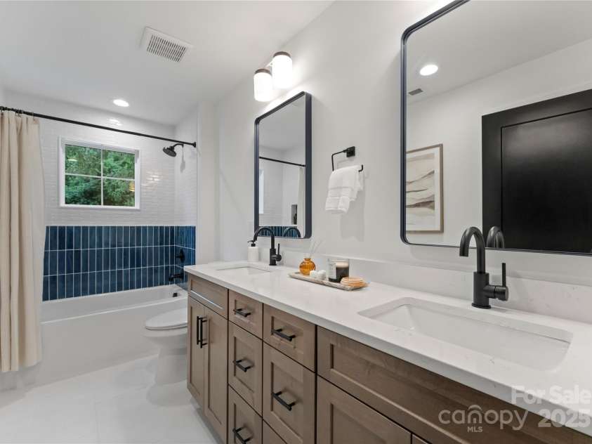 2808 Hilliard Drive, Charlotte, NC 28205.  MLS# CAR4294763, YatesRealty ID 34544. Secondary bath