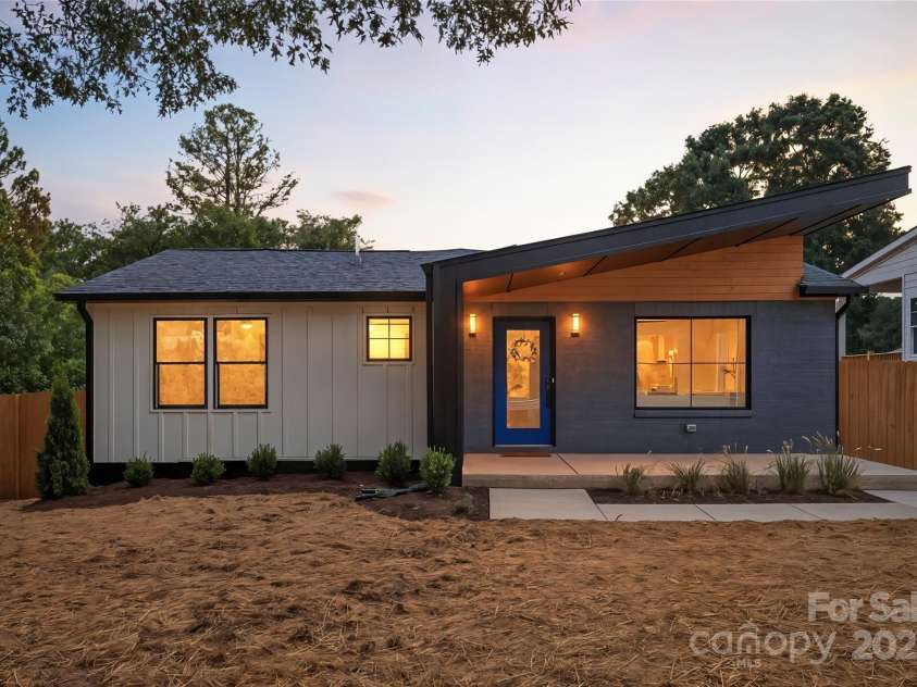 2808 Hilliard Drive, Charlotte, NC 28205.  MLS# CAR4294763, YatesRealty ID 34544. Twilight on Hilliard