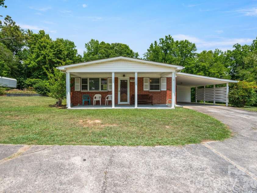 3139 Gastonia Highway, Lincolnton, NC 28092.  MLS# CAR4399341, YatesRealty ID 34544. 