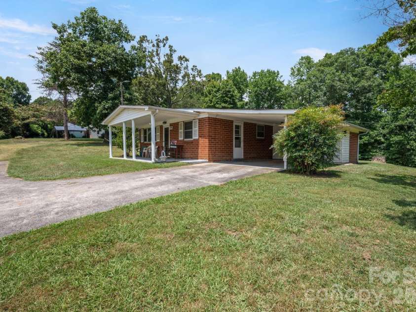 3139 Gastonia Highway, Lincolnton, NC 28092.  MLS# CAR4399341, YatesRealty ID 34544. 