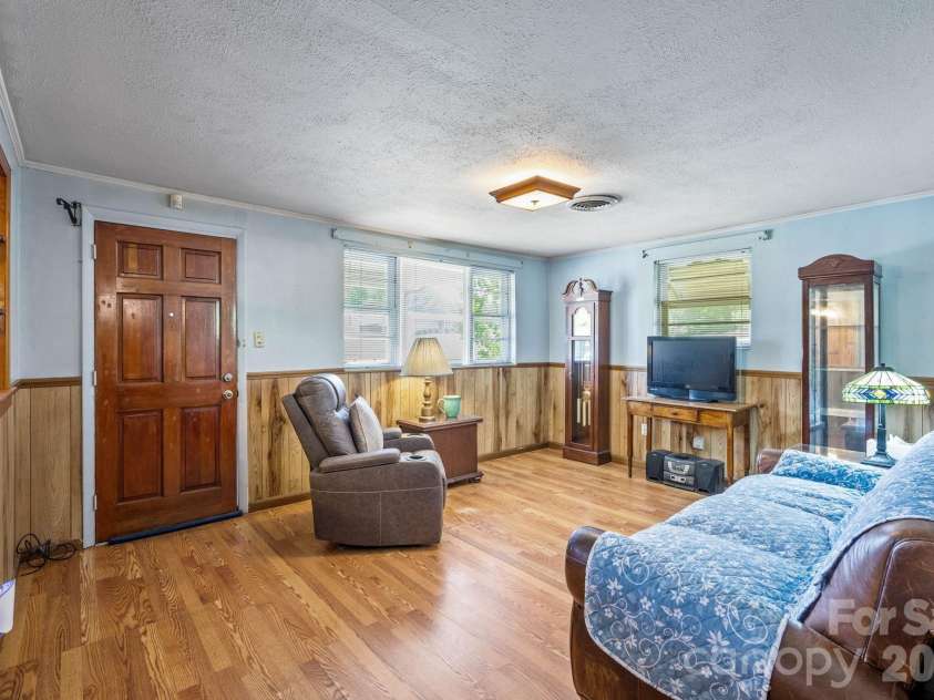 3139 Gastonia Highway, Lincolnton, NC 28092.  MLS# CAR4399341, YatesRealty ID 34544. 