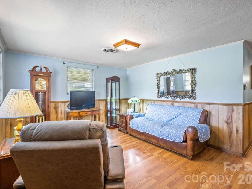 3139 Gastonia Highway, Lincolnton, NC 28092.  MLS# CAR4399341, YatesRealty ID 34544. 