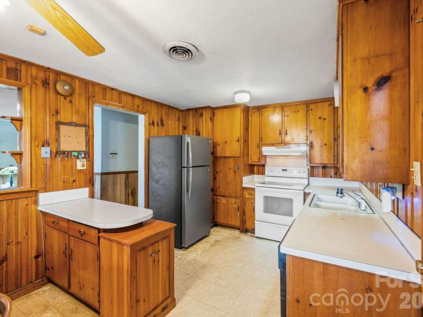 3139 Gastonia Highway, Lincolnton, NC 28092.  MLS# CAR4399341, YatesRealty ID 34544. 