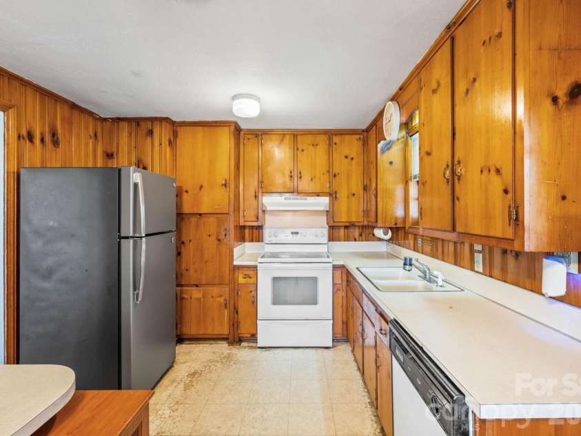 3139 Gastonia Highway, Lincolnton, NC 28092.  MLS# CAR4399341, YatesRealty ID 34544. 