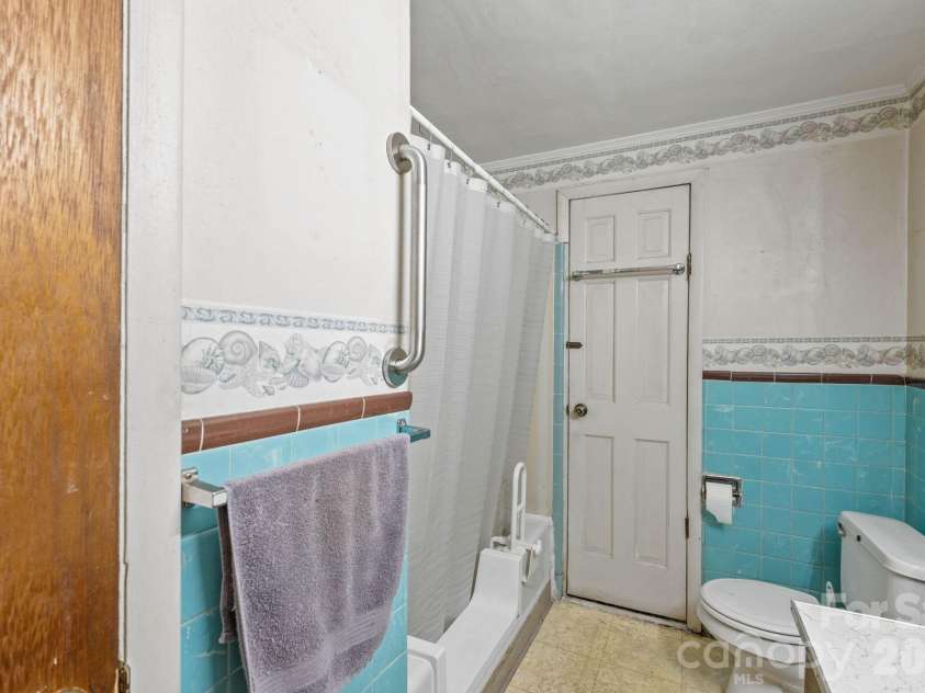 3139 Gastonia Highway, Lincolnton, NC 28092.  MLS# CAR4399341, YatesRealty ID 34544. 