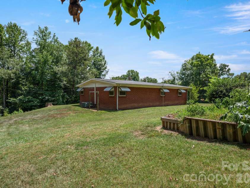 3139 Gastonia Highway, Lincolnton, NC 28092.  MLS# CAR4399341, YatesRealty ID 34544. 