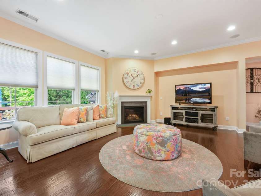 16402 Doves Canyon Lane, Charlotte, NC 28278.  MLS# CAR4288120, YatesRealty ID 34546. 