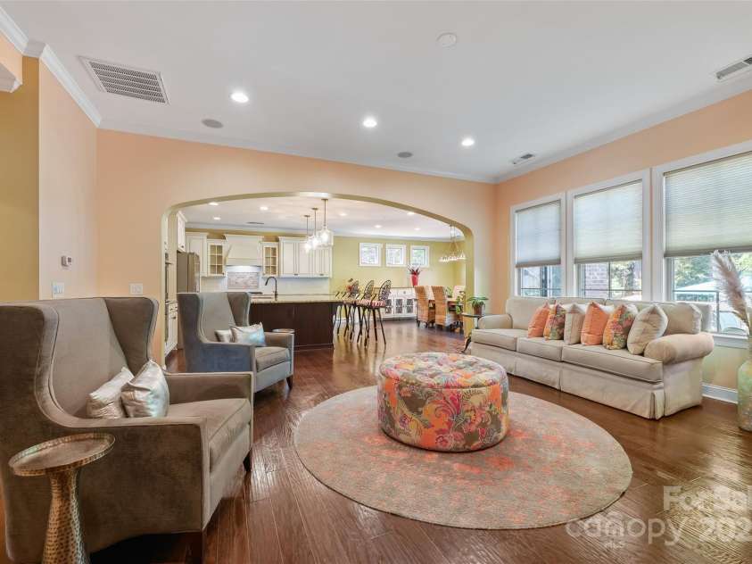 16402 Doves Canyon Lane, Charlotte, NC 28278.  MLS# CAR4288120, YatesRealty ID 34546. 