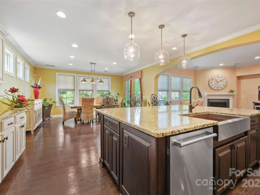 16402 Doves Canyon Lane, Charlotte, NC 28278.  MLS# CAR4288120, YatesRealty ID 34546. 