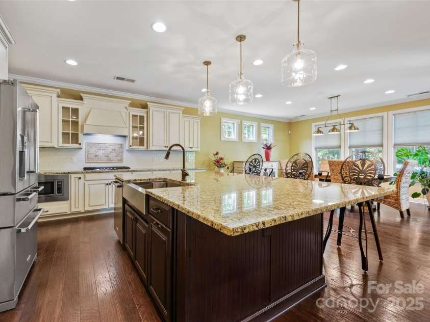 16402 Doves Canyon Lane, Charlotte, NC 28278.  MLS# CAR4288120, YatesRealty ID 34546. 