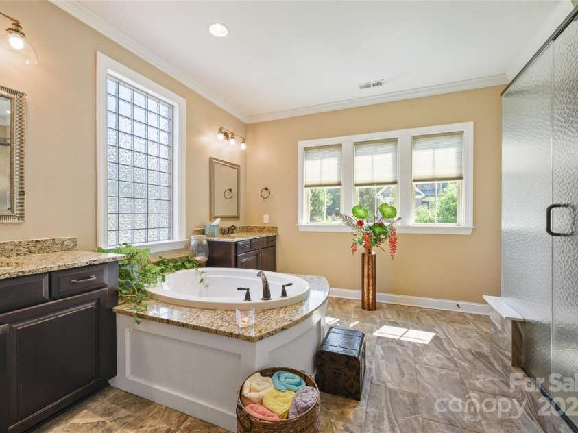 16402 Doves Canyon Lane, Charlotte, NC 28278.  MLS# CAR4288120, YatesRealty ID 34546. 