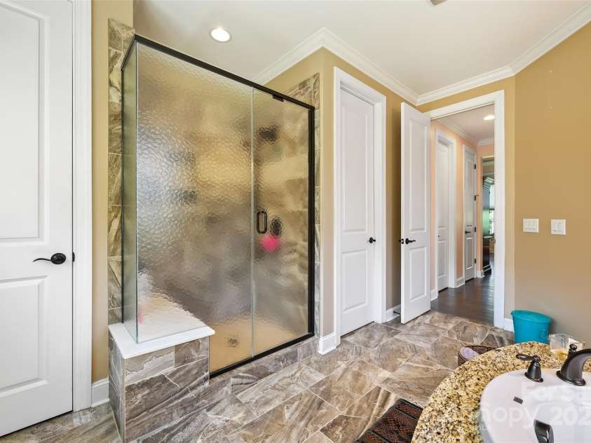 16402 Doves Canyon Lane, Charlotte, NC 28278.  MLS# CAR4288120, YatesRealty ID 34546. 