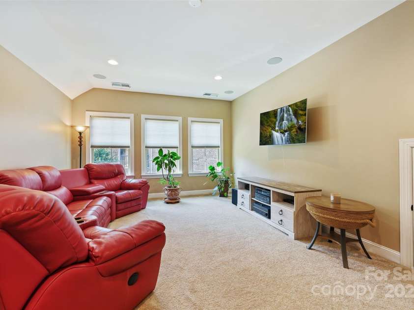 16402 Doves Canyon Lane, Charlotte, NC 28278.  MLS# CAR4288120, YatesRealty ID 34546. 