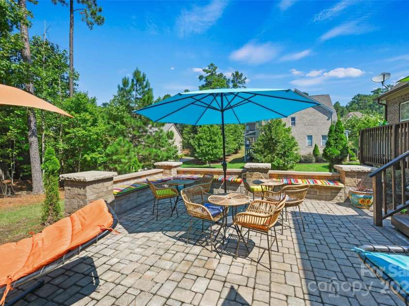 16402 Doves Canyon Lane, Charlotte, NC 28278.  MLS# CAR4288120, YatesRealty ID 34546. 
