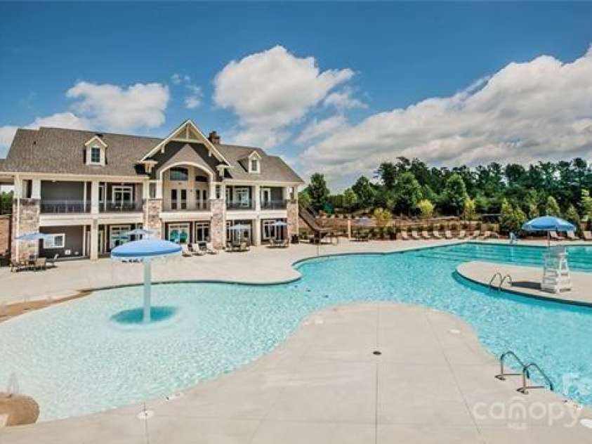 16402 Doves Canyon Lane, Charlotte, NC 28278.  MLS# CAR4288120, YatesRealty ID 34546. 