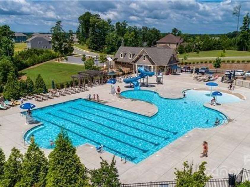 16402 Doves Canyon Lane, Charlotte, NC 28278.  MLS# CAR4288120, YatesRealty ID 34546. 