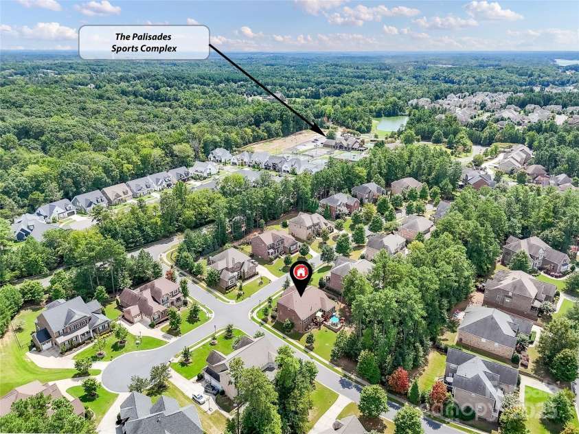 16402 Doves Canyon Lane, Charlotte, NC 28278.  MLS# CAR4288120, YatesRealty ID 34546. 