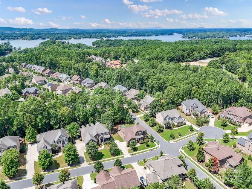 16402 Doves Canyon Lane, Charlotte, NC 28278.  MLS# CAR4288120, YatesRealty ID 34546. 
