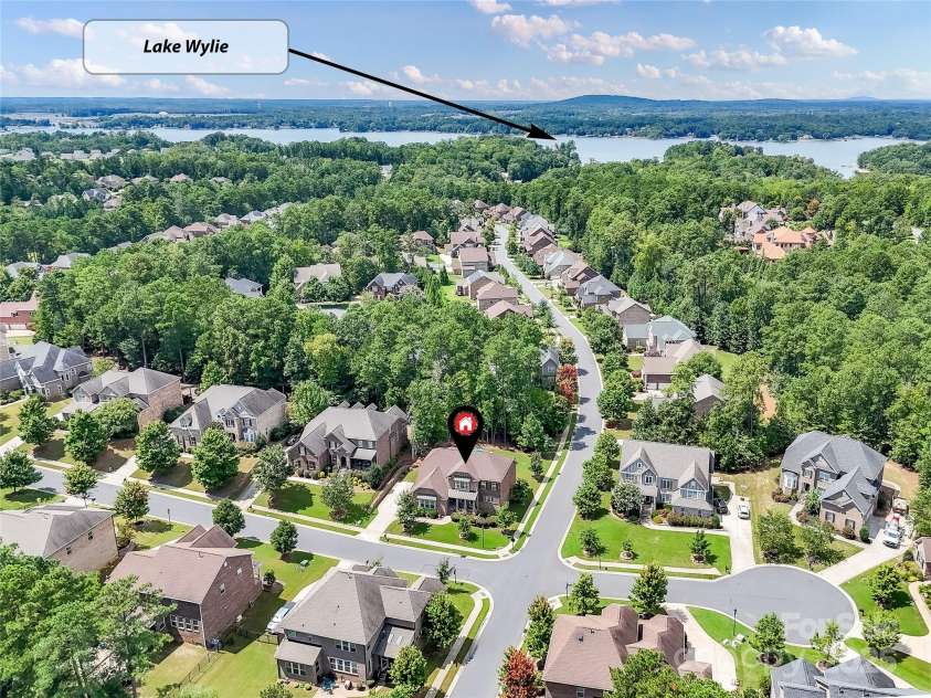 16402 Doves Canyon Lane, Charlotte, NC 28278.  MLS# CAR4288120, YatesRealty ID 34546. 